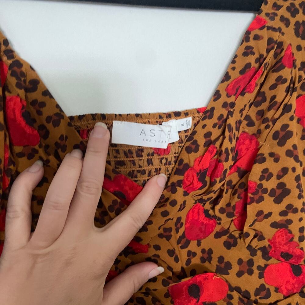 ASTR Animal Leopard Print Floral Shirred V-Neck Blouse Crop Top sz S - Picture 8 of 13